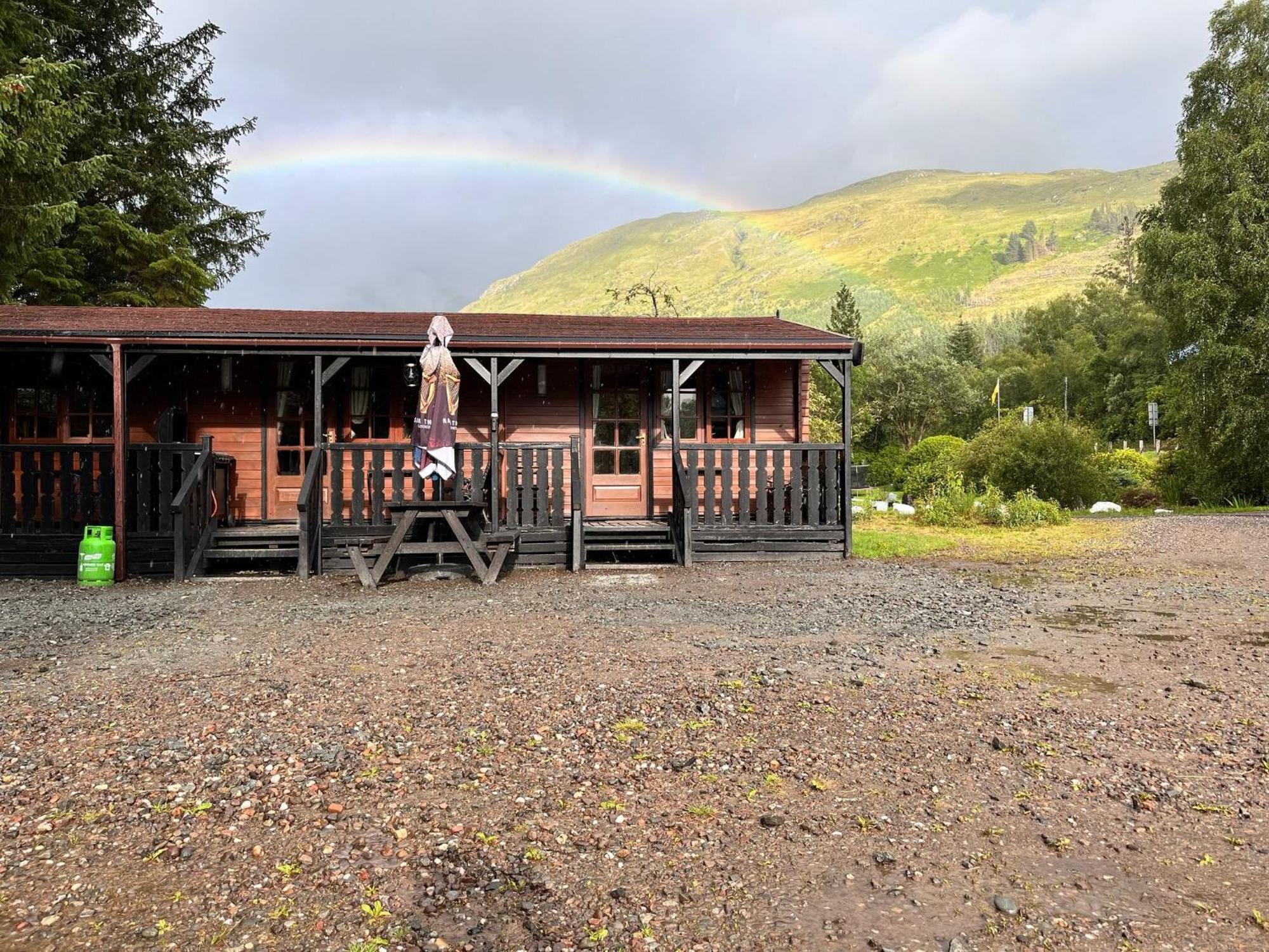 Cabins At Ben More Lodge Крианларич Экстерьер фото