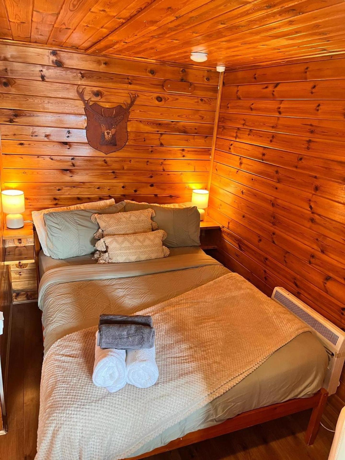 Cabins At Ben More Lodge Крианларич Экстерьер фото